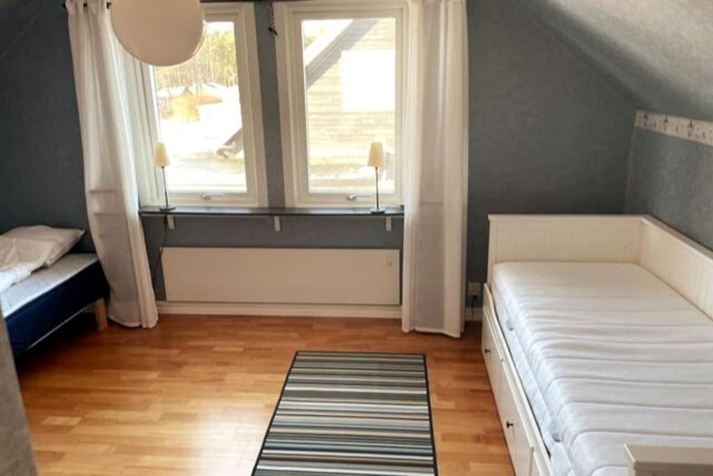 Familjevaenligt Hus Naera Isaberg! Villa Hestra ภายนอก รูปภาพ