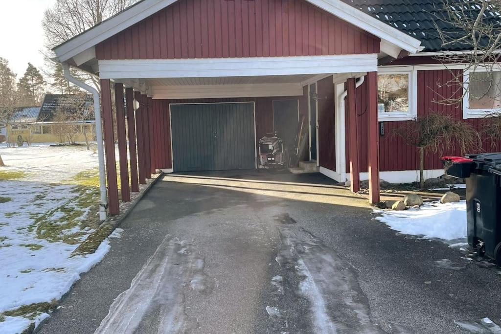 Familjevaenligt Hus Naera Isaberg! Villa Hestra ภายนอก รูปภาพ